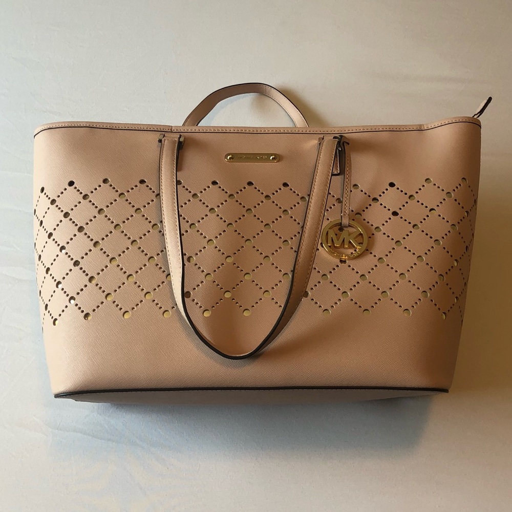 🔥 Michael Kors “Violet” LG Leather Carryall Tote